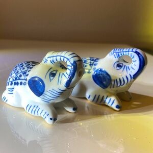 ❤️‍🔥HOST PICK ❤️‍🔥Vintage Delft Blue Elephant Miniature Porcelain S & P Shakers